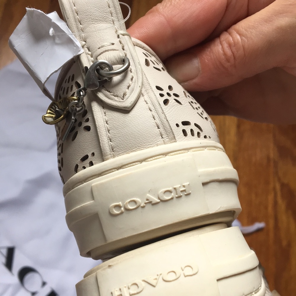 Shoes - Picture 3 of 4